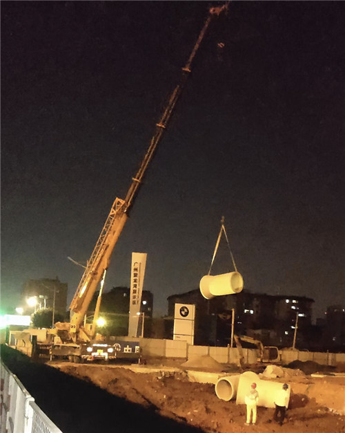 阳山县“弯臂矫正”—— 吊车的 “形变补偿” 技术