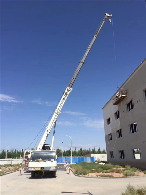 阳山县“轻装强干”—— 吊车的 “轻量化臂架” 技术